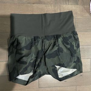 Camo maternity shorts